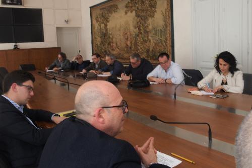 L'assessore regionale alla Funzione pubblica Sebastiano Callari all'incontro con i rappresentanti dei lavoratori di Insiel spa nella sede della Regione a Trieste